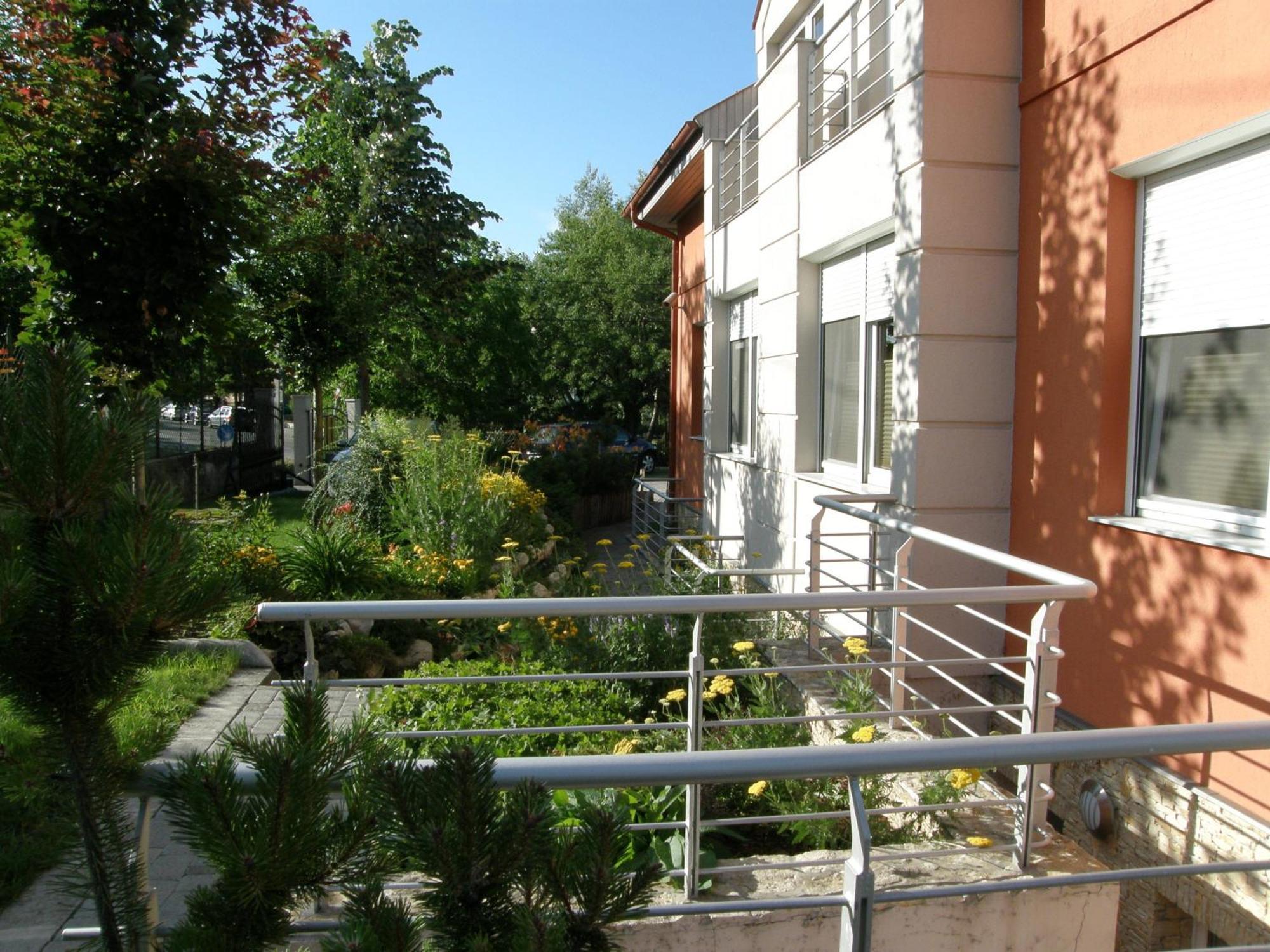 Promedicum Panzio Hotel Veszprém Exterior photo